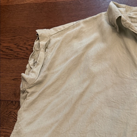 Tilley button down short sleeve shirt - Picture 2 of 4